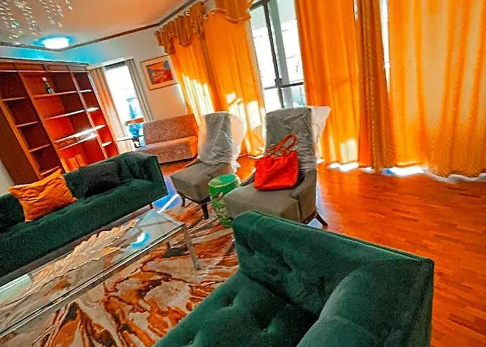 Spacious 3br Family In Makati アパート