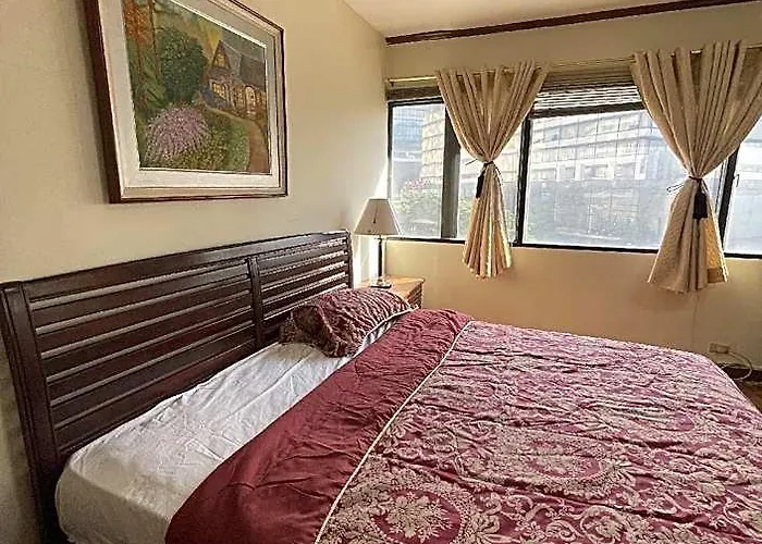 Spacious 3br Family In Makati アパート