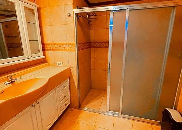 Spacious 3br Family In Makati